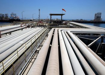 فايننشال تايمز: دول الخليج تدرس مد خطوط أنابيب جديدة لتجنب مضيق هرمز