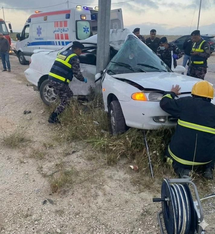 وفاة ثلاثيني اصطدمت مركبته بعمود انارة على طريق اللجون