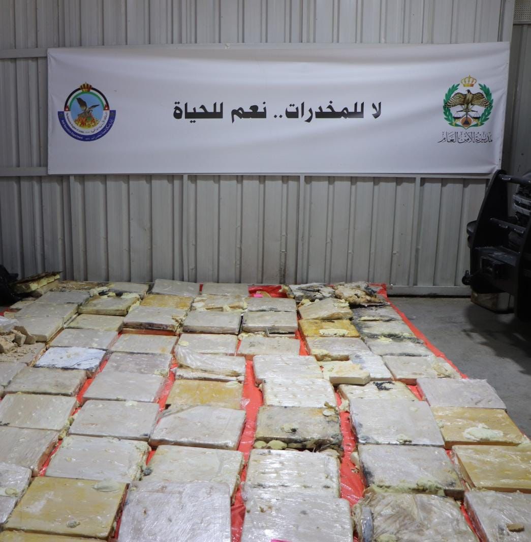 إدارتا مكافحة المخدرات في الأردن وسوريا تحبطان تهريب 943 كغم من عجينة الكبتاجون