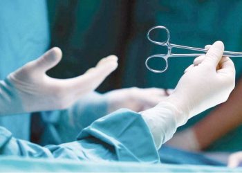 الخشاشنة والحموري : مهنة الطب مشبعة وسوق العمل لا يستوعب