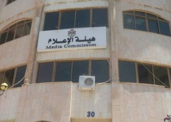 هيئة الإعلام تعمم بحظر النشر في قضية قتل أب لأبنائه الثلاثة