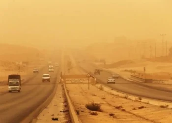 غبار كثيف يحدّ من الرؤية على طريق بغداد – الرويشد