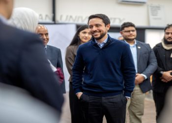 ولي العهد يؤكد خلال زيارته إلى الجامعة الألمانية أهمية تمكين الشباب