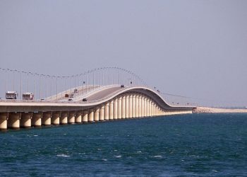 السعودية تعلن إغلاق جسر الملك فهد مع البحرين احترازيا