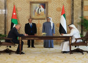الأردن والإمارات يوقعان اتفاقيات لتنفيذ مشروع سكة حديد ميناء العقبة