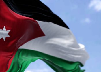 رئيس الوزراء: بفخر واعتزاز نحتفل اليوم بعلمنا الأردني