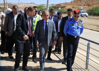 رئيس الوزراء يتفقد مشاريع البحر الميت ويوجه بتسريع تطويرها تمهيداً لافتتاحها في عيد الاستقلال
