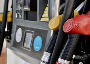 في ظل الارتفاعات العالمية.. رفع أسعار البنزين والسولار وتثبيت الكاز والغاز لشهر أيار