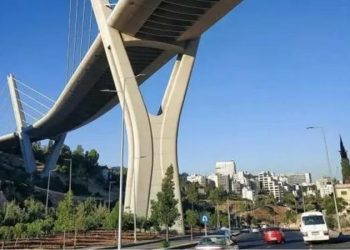 سقوط فتاة من جسر عبدون في عمّان وحالتها حرجة