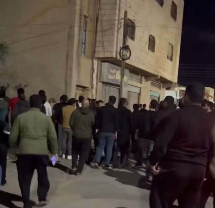 توجيه تهمة القتل العمد مكررة 3 مرات لقاتل اطفاله في الكرك