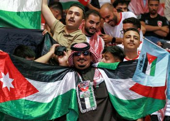 نجوم المنتخب الوطني يحتفلون بيوم العَلَم عبر منصاتهم الرقمية