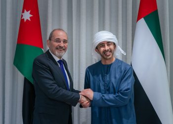 وزير الخارجية يلتقي نظيره الإماراتي في أبو ظبي