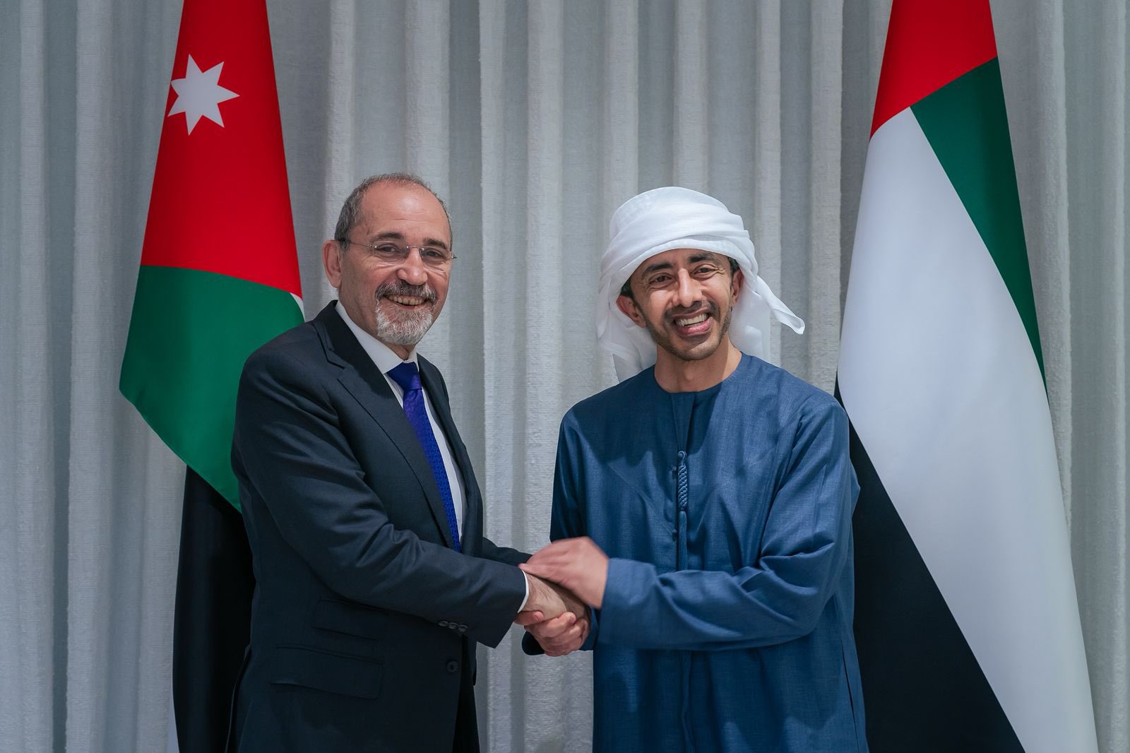 وزير الخارجية يلتقي نظيره الإماراتي في أبو ظبي