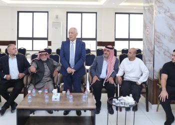 مندوبا عن الملك وولي العهد…العيسوي يعزي عشيرة الشواورة والمحتسب