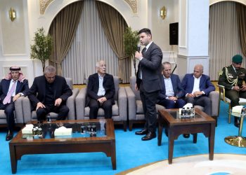 مندوبا عن الملك وولي العهد…العيسوي يعزي عشيرتي الحديد والشرعة