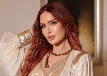 عائشة عثمان تغني للإمارات
