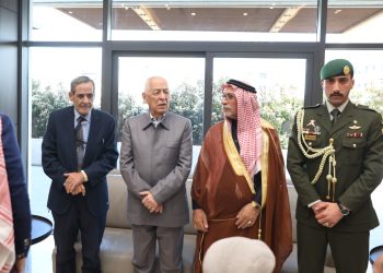 مندوبا عن الملك وولي العهد ..رئيس الديوان الملكي يعزي إل إرشيد وعشيرتي الحديد والمجالي*
