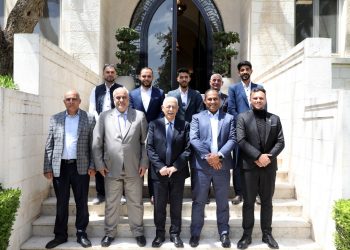 رئيس الديوان الملكي الهاشمي يلتقي وفدا من “أكاديمية شباب الكرك”