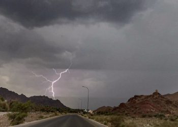 منخفض خماسيني يقترب من المنطقة السبت ويرفع درجات الحرارة