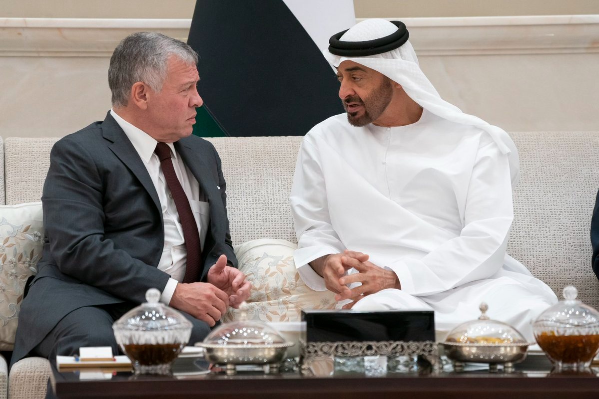 الملك ورئيس دولة الإمارات يبحثان هاتفيا سبل خفض التصعيد في المنطقة