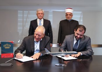 وزيرا النقل والاوقاف يرعيان توقيع اتفاقية بين الملكية الأردنية ووزارة الأوقاف لخدمة حجاج جسر الملك الحسين