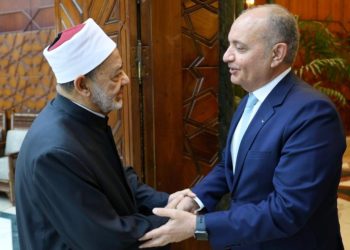 شيخ الأزهر يثمن جهود الملك في خدمة القضايا العربية والإسلامية