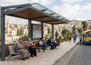 تحسين النقل العام في البلقاء بمظلات ومقاعد جديدة