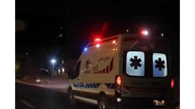 وفاة و5 إصابات في حادث تصادم بين مركبتين على طريق الشوبك