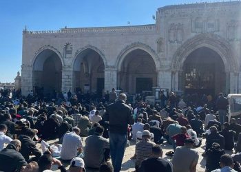 70 ألف مصل يؤدون صلاة الجمعة في المسجد الأقصى