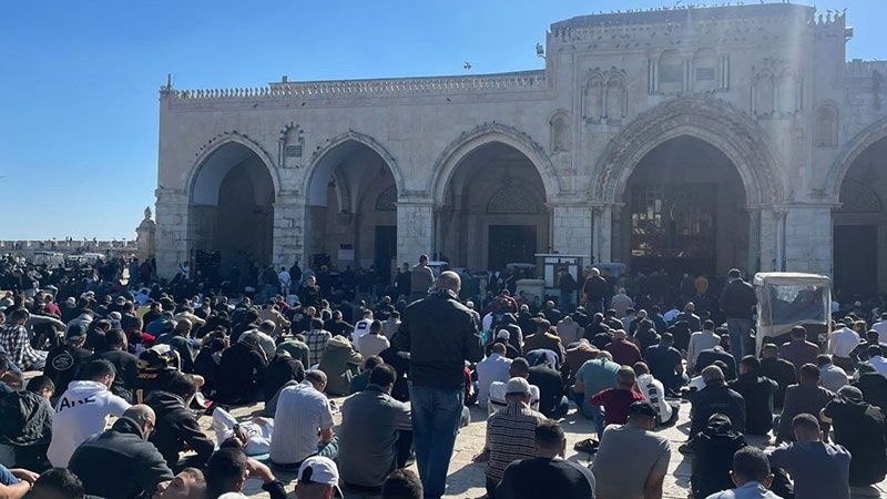 70 ألف مصل يؤدون صلاة الجمعة في المسجد الأقصى