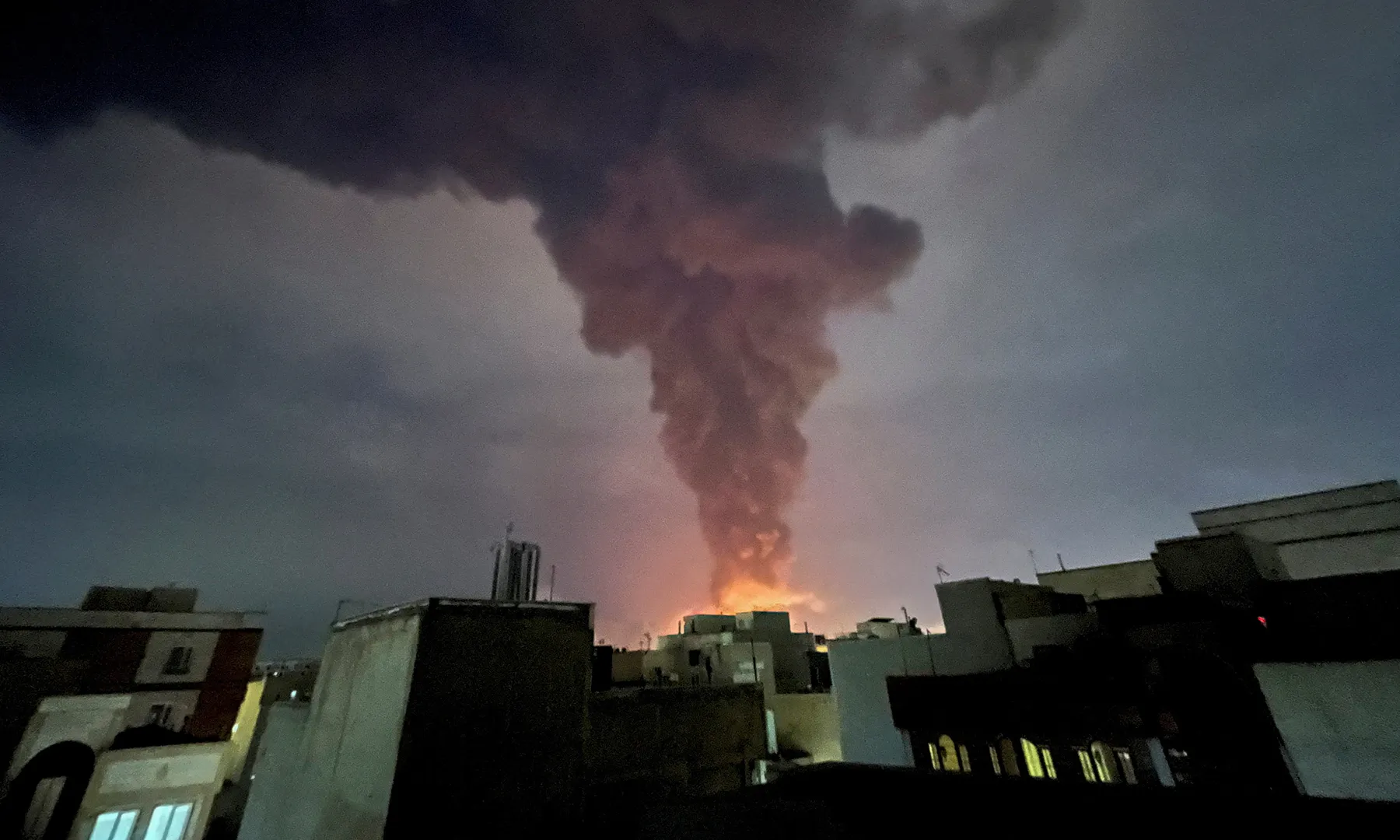 ساعات حاسمة.. هل تُوجه واشنطن ضربة شاملة لإيران؟