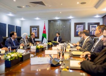 ولي العهد يزور وزارة الاقتصاد الرقمي ويلتقي الفريق المطور لتطبيق سند