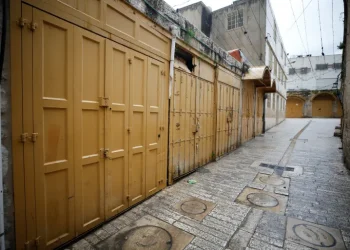 الإضراب يعم الضفة الغربية رفضا لقانون إعدام الأسرى