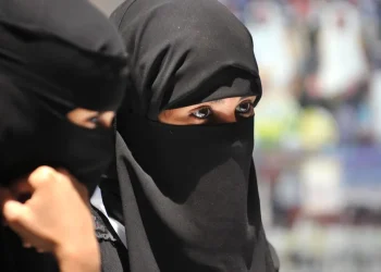 أستراليا توجه تهم استعباد امرأة ودعم داعش لسيدتين عادتا من سوريا