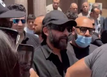 نقابة الممثلين تلاحق مذيع الجنازات بسبب عزاء والدة أحمد حلمي