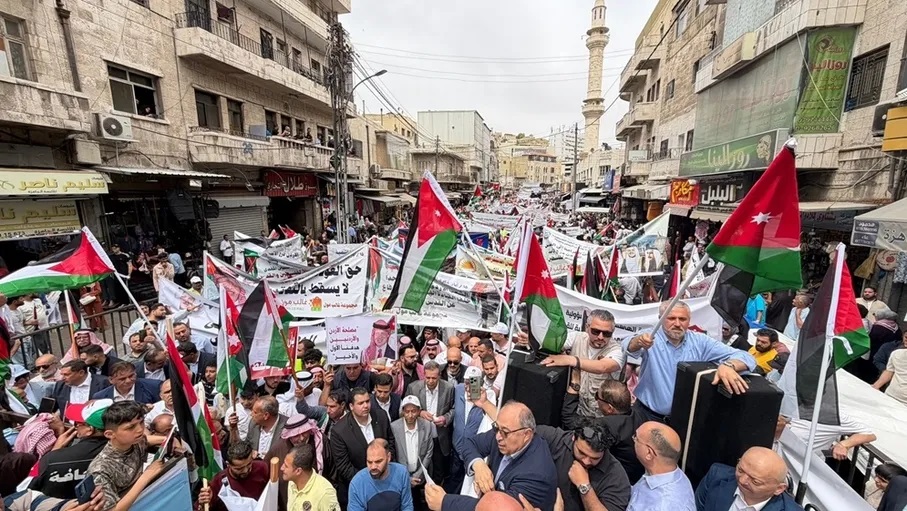 مسيرة ذكرى النكبة في عمان تؤكد دعمها وتأييدها لمواقف الملك تجاه فلسطين