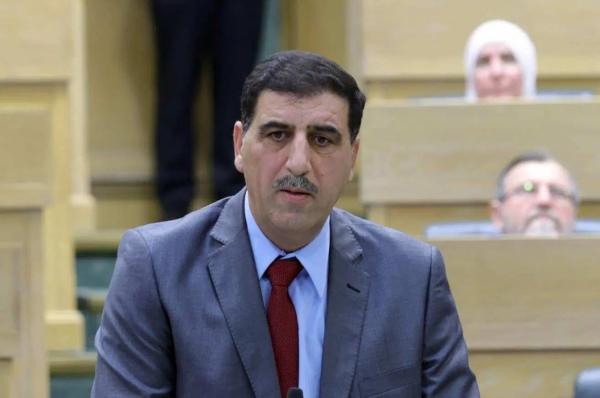 قضية الاستعانة بالمؤثرين تتفاعل .. القبلان يوجه 9 اسئلة للحكومة