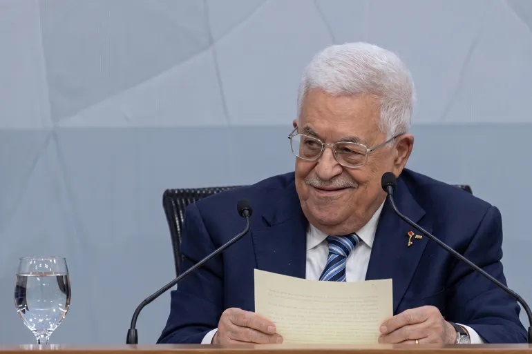 عباس: سنحافظ على اتفاق أوسلو “الخياني” ونرفض أي سلاح خارج السلطة