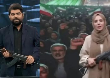 من الشاشة إلى الثكنة.. جدل في إيران بعد ظهور مذيعِين مسلحين