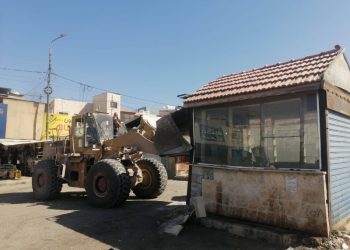 إزالة الأكشاك المخالفة على أوتوستراد الزرقاء – المفرق