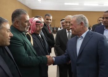 الملك يزور محافظة الزرقاء ويلتقي وجهاءها وممثليها