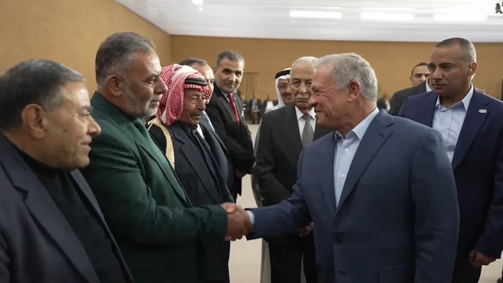 الملك يزور محافظة الزرقاء ويلتقي وجهاءها وممثليها