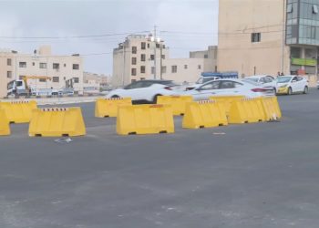 البدء بوضع الأرصفة والجزر الوسطية في منطقة دوار التطبيقية السبت