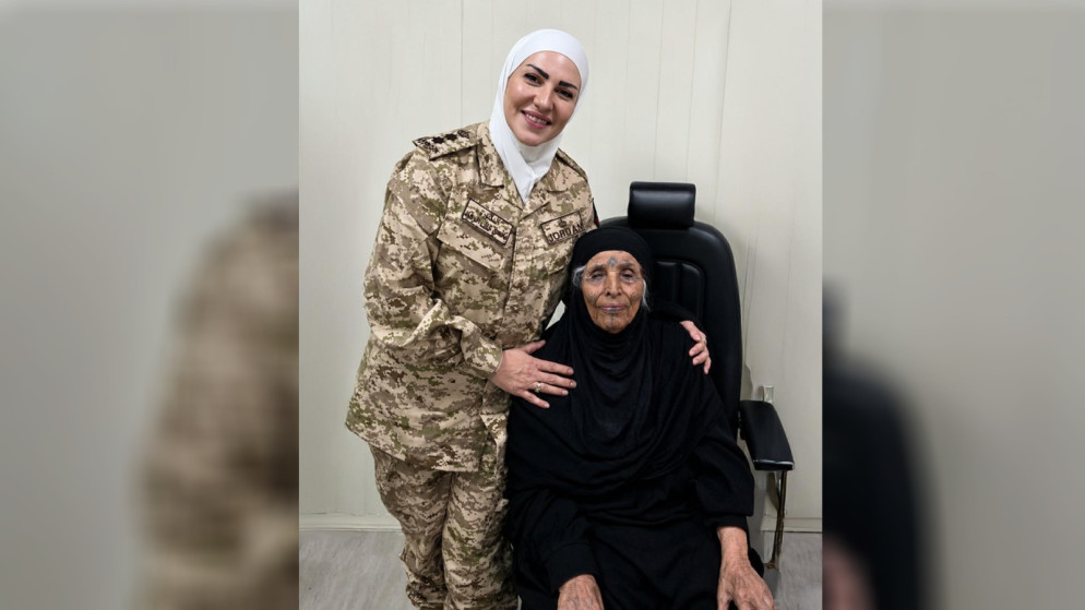 الملكة رانيا تشيد بإنجاز طبي أردني لزراعة قرنية صناعية لمعمّرة تبلغ 104 أعوام