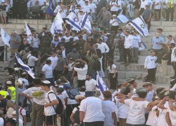 بن غفير وسموتريتش يقتحمان باب العمود خلال مسيرة الأعلام