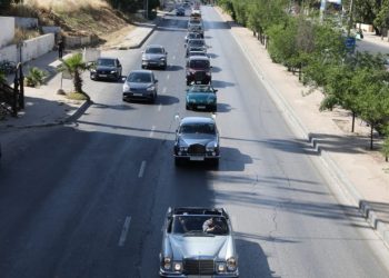 متحف السيارات الملكي يُسيّر موكبا مهيبا يجوب عمان احتفاءً بعيد الاستقلال