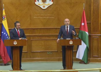 الصفدي ونظيره الفنزويلي يجريان مباحثات موسّعة شملت توقيع 4 اتفاقيات
