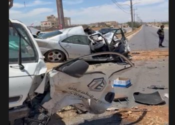 3 وفيات وإصابتان بحادث تصادم بين مركبتين في شارع البترا بإربد