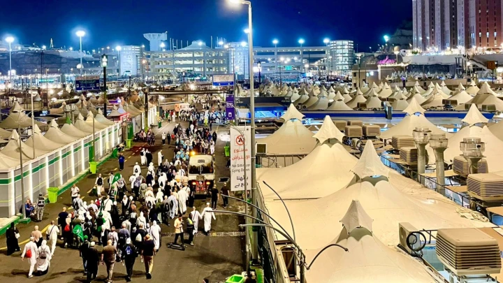 حجاج بيت الله الحرام يواصلون رمي الجمرات وحجاج أردنيون يشيدون بالخدمات
