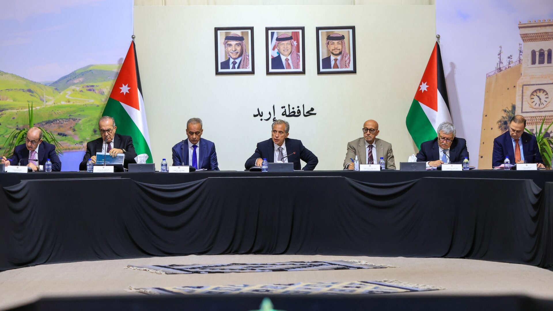 رئيس الوزراء: ماضون في مشاريع استراتيجية تعزز النمو في المحافظات